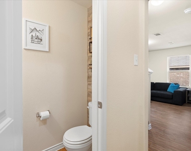 1604 Blue Jay Drive - Photo Thumbnail 6