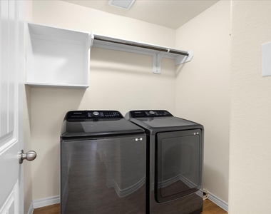 1604 Blue Jay Drive - Photo Thumbnail 8