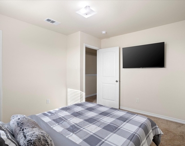 1604 Blue Jay Drive - Photo Thumbnail 25