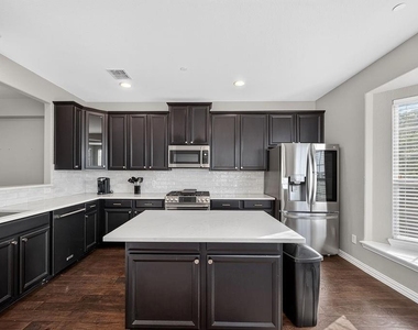 7880 Oxer Drive - Photo Thumbnail 3