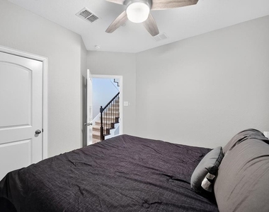 7880 Oxer Drive - Photo Thumbnail 16