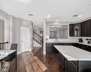 7880 Oxer Drive - Photo Thumbnail 2