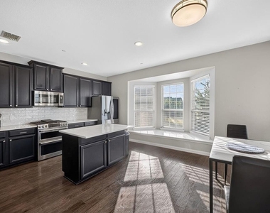 7880 Oxer Drive - Photo Thumbnail 5