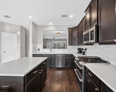 7880 Oxer Drive - Photo Thumbnail 4