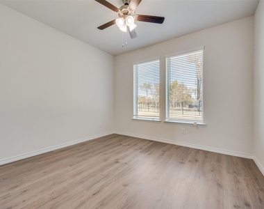 1532 Ruby Jewel Lane - Photo Thumbnail 9