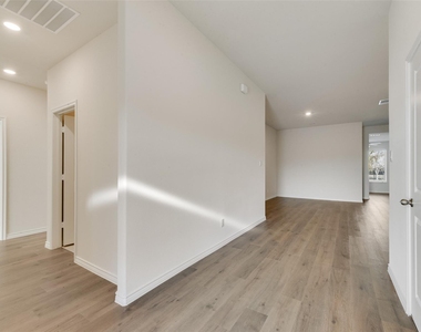1532 Ruby Jewel Lane - Photo Thumbnail 4