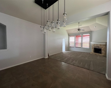 9405 Drovers View Trail - Photo Thumbnail 4