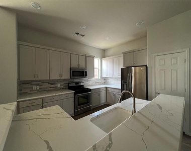 9405 Drovers View Trail - Photo Thumbnail 2