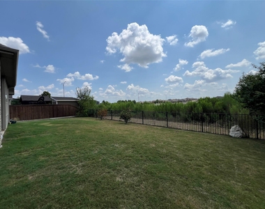 9405 Drovers View Trail - Photo Thumbnail 8
