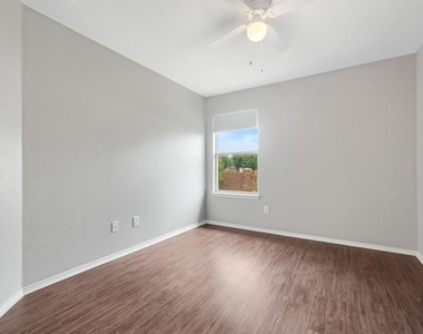12152 Tacoma Ridge Drive - Photo Thumbnail 15