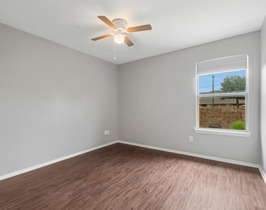 12152 Tacoma Ridge Drive - Photo Thumbnail 17
