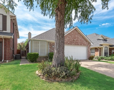 465 El Rio Drive - Photo Thumbnail 2