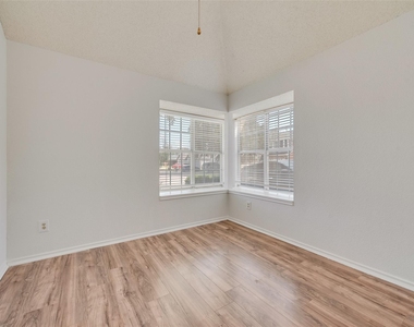 465 El Rio Drive - Photo Thumbnail 17