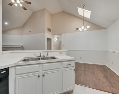 465 El Rio Drive - Photo Thumbnail 9