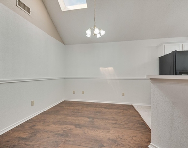 465 El Rio Drive - Photo Thumbnail 10