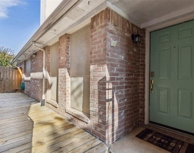 465 El Rio Drive - Photo Thumbnail 3