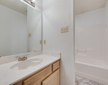 465 El Rio Drive - Photo Thumbnail 16