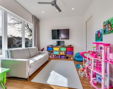 3925 Lively Lane - Photo Thumbnail 10