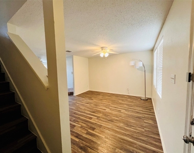 6209 Thoroughbred Trail - Photo Thumbnail 3