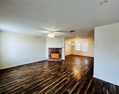 6209 Thoroughbred Trail - Photo Thumbnail 6