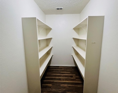 6209 Thoroughbred Trail - Photo Thumbnail 15