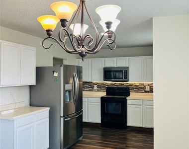 6209 Thoroughbred Trail - Photo Thumbnail 11