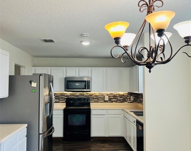 6209 Thoroughbred Trail - Photo Thumbnail 10