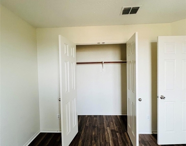 6209 Thoroughbred Trail - Photo Thumbnail 38