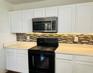 6209 Thoroughbred Trail - Photo Thumbnail 13