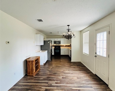 6209 Thoroughbred Trail - Photo Thumbnail 8