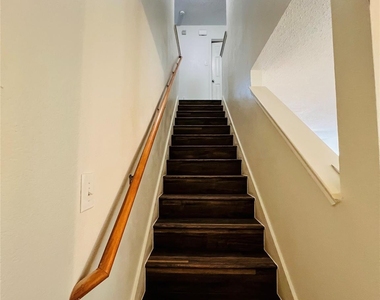 6209 Thoroughbred Trail - Photo Thumbnail 24