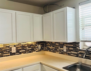 6209 Thoroughbred Trail - Photo Thumbnail 12