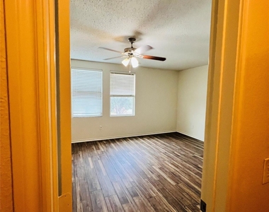 6209 Thoroughbred Trail - Photo Thumbnail 29