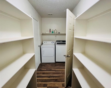 6209 Thoroughbred Trail - Photo Thumbnail 16