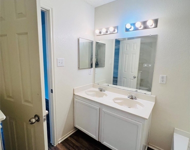 6209 Thoroughbred Trail - Photo Thumbnail 31
