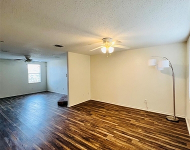 6209 Thoroughbred Trail - Photo Thumbnail 2