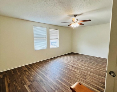6209 Thoroughbred Trail - Photo Thumbnail 27