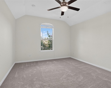 913 Avian Drive - Photo Thumbnail 13