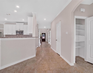913 Avian Drive - Photo Thumbnail 6