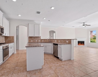 913 Avian Drive - Photo Thumbnail 9