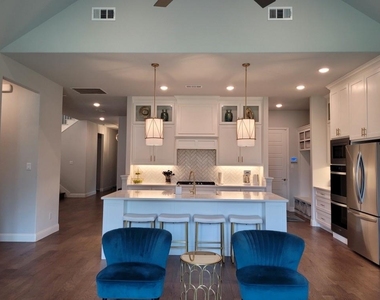 8517 Campbell Drive - Photo Thumbnail 4