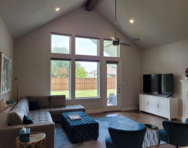 8517 Campbell Drive - Photo Thumbnail 5