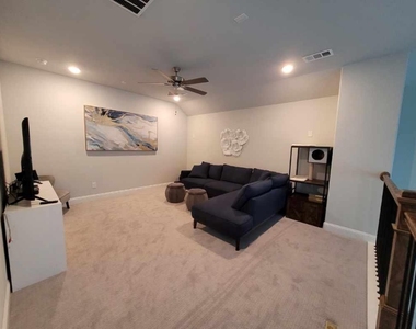 8517 Campbell Drive - Photo Thumbnail 10