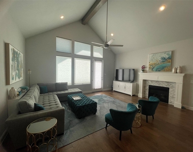 8517 Campbell Drive - Photo Thumbnail 6