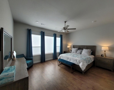 8517 Campbell Drive - Photo Thumbnail 11