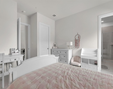 506 Lakeshore Boulevard - Photo Thumbnail 25