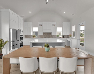 506 Lakeshore Boulevard - Photo Thumbnail 12