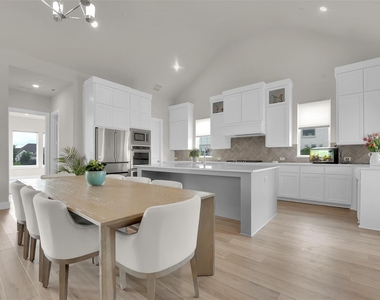 506 Lakeshore Boulevard - Photo Thumbnail 7