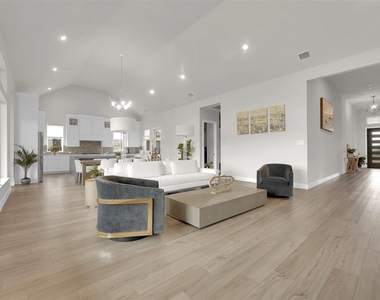 506 Lakeshore Boulevard - Photo Thumbnail 4