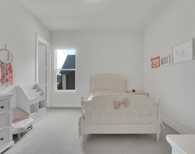506 Lakeshore Boulevard - Photo Thumbnail 24